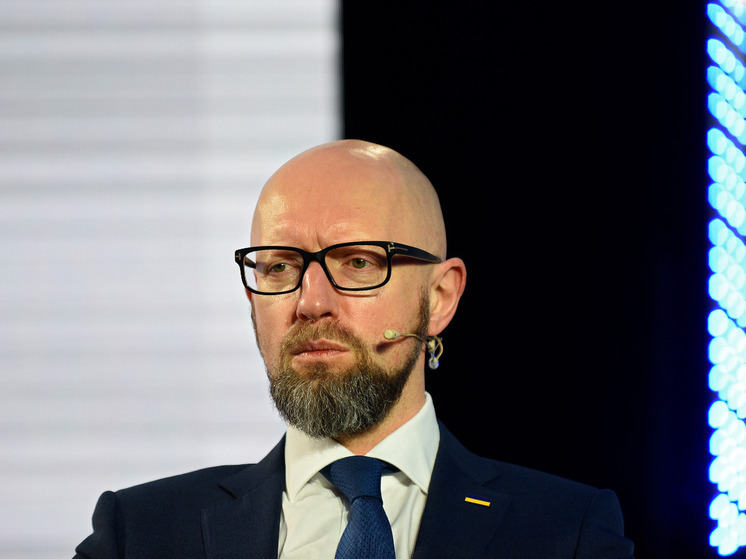 Экс-премьер Украины Яценюк заявил о готовности вступить в ВСУ, если его позовут