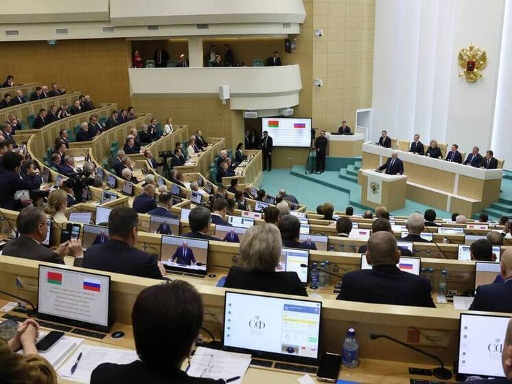 Александр Лукашенко, выступая в Совете Федерации РФ отметил насыщенный график поездок в Беларусь Василия Анохина