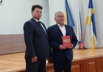 Исполняющий обязанности председателя Улан-Удэнского городского Совета депутатов Анатолий Евгеньевич Белоусов принял участие в торжественном собрании, посвященном