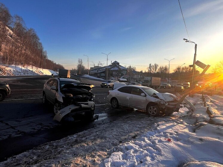 На Алтае женщина получила травму грудной клетки в ДТП с «Лексусом»