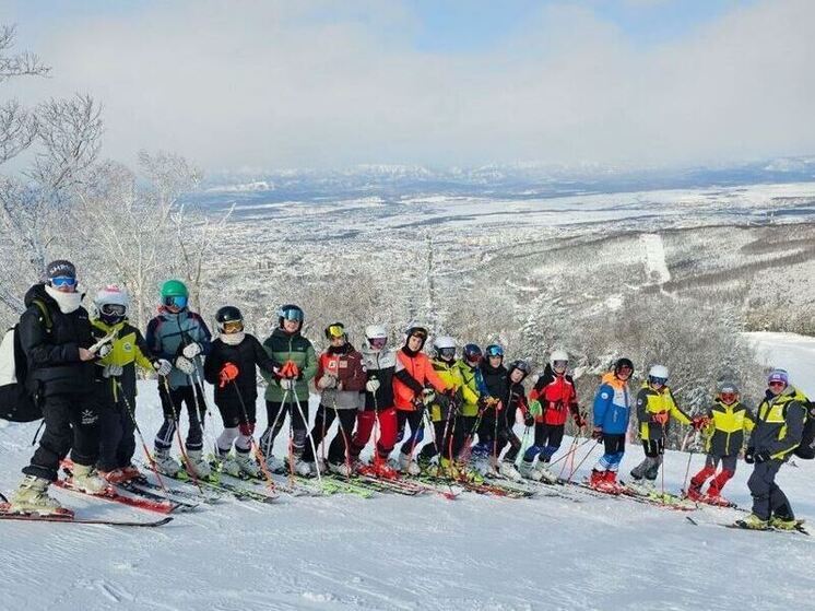 Юные ленинградские горнолыжники прибыли в Южно-Сахалинск