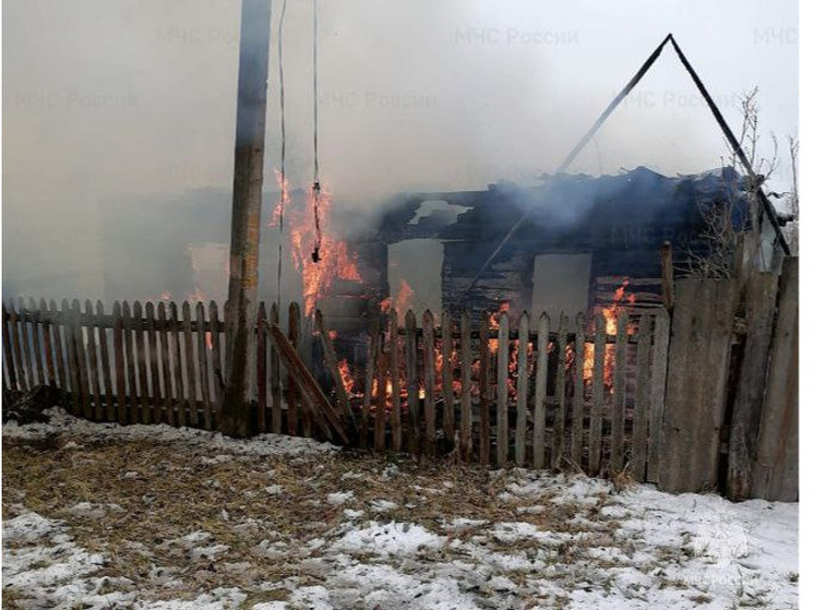 В брянском поселке Красный Рог при пожаре пострадал пожилой мужчина