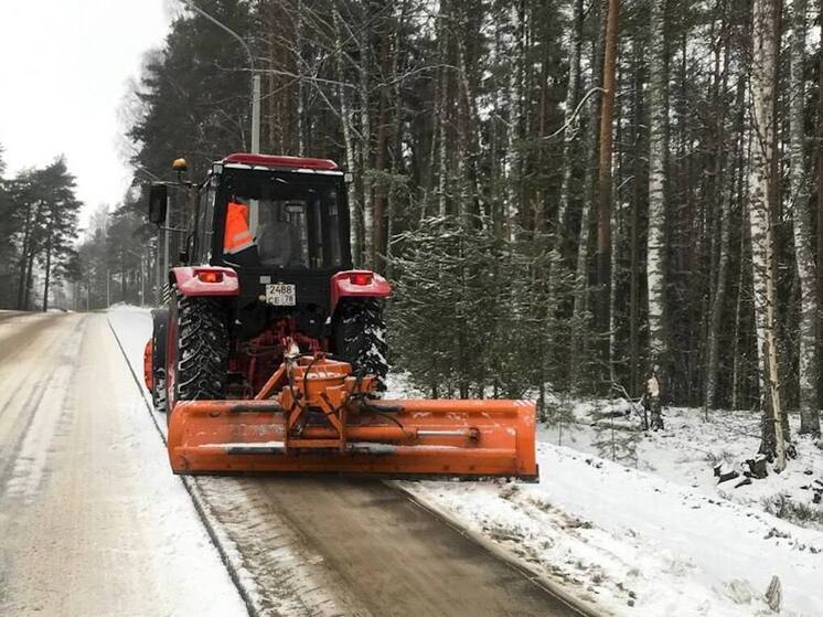 На уборку снега в Ленобласти вышло более 400 единиц техники