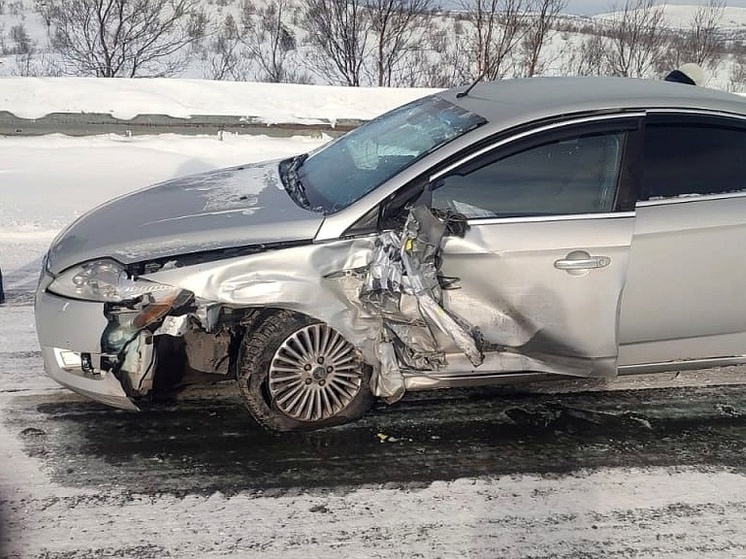 В Печенгском районе столкнулись два автомобиля