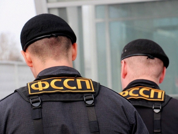 Житель Калмыкии оплатил долги дочери на сумму почти 600 тысяч рублей