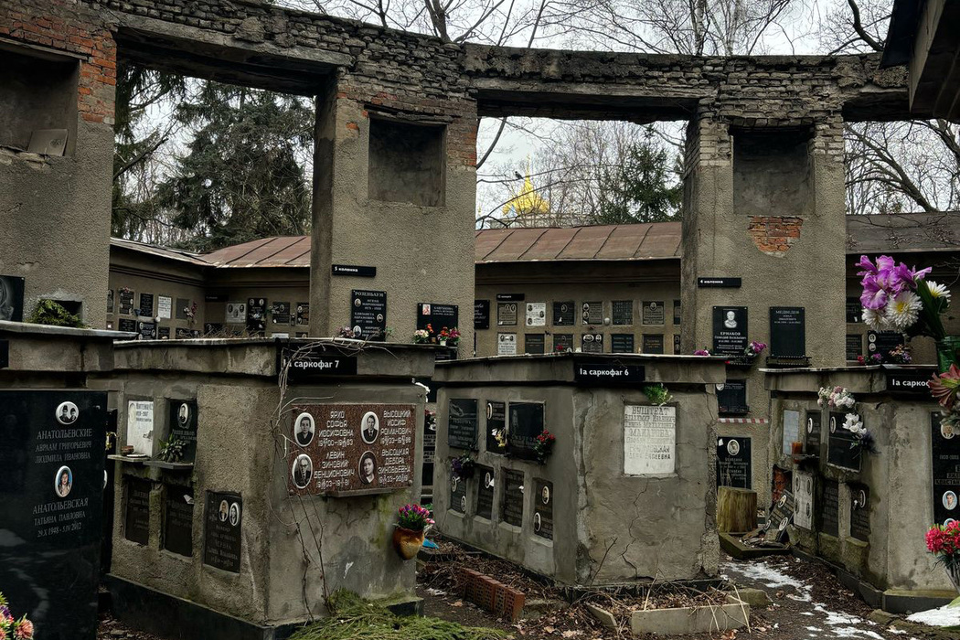 Фоторепортаж с Донского кладбища: кадры уникального памятника советской эпохи