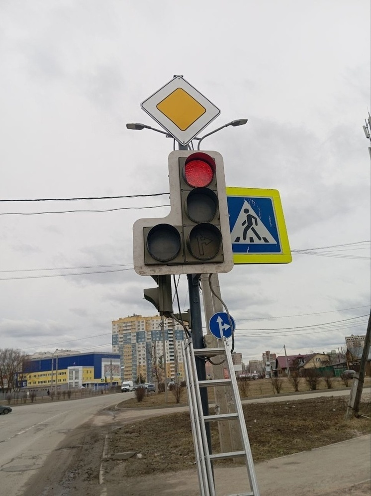 Из-за ураганного ветра в Иванове повреждены несколько светофоров