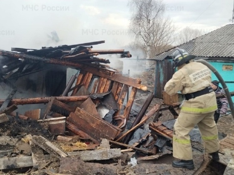 В Ливенском районе из-за сарая едва не сгорел жилой дом