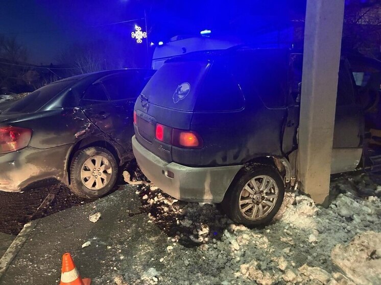 В Горно-Алтайске после столкновения двух легковушек пострадали три человека