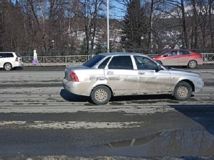 На Алтае парень на «Приоре» сбил мужчину, переходившего дорогу не по «зебре»