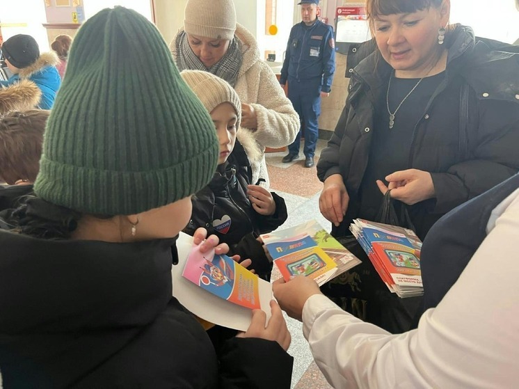 На вокзале Искитим железнодорожники провели экскурсию для слабослышащих детей