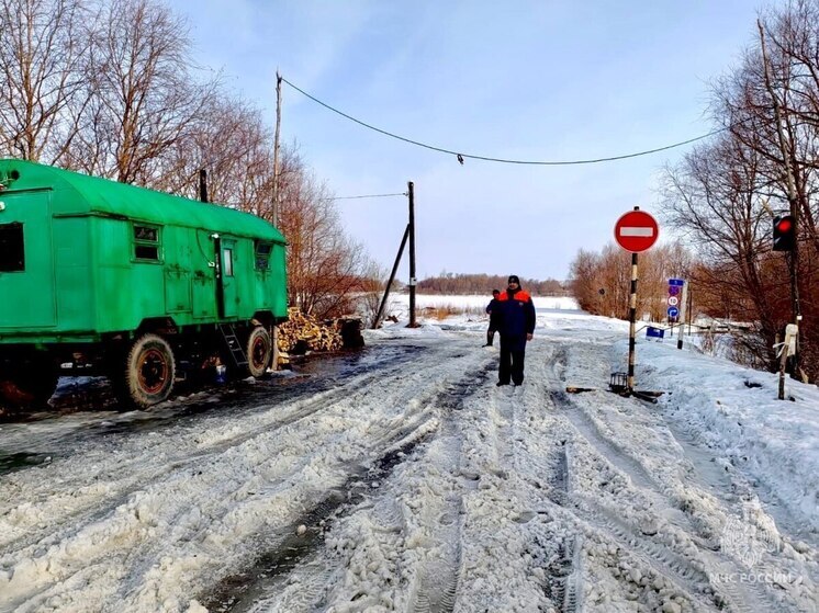 В Омской области закрыли первую ледовую переправу