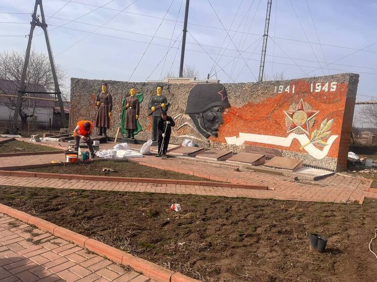 В селе Бугас Волновахского района стартовал капремонт Братской могилы советских воинов