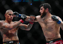 Тренер нового чемпиона UFC в полутяжелом дивизионе Магомеда Анкалаева заподозрил в жульничестве Алекса Перейру.