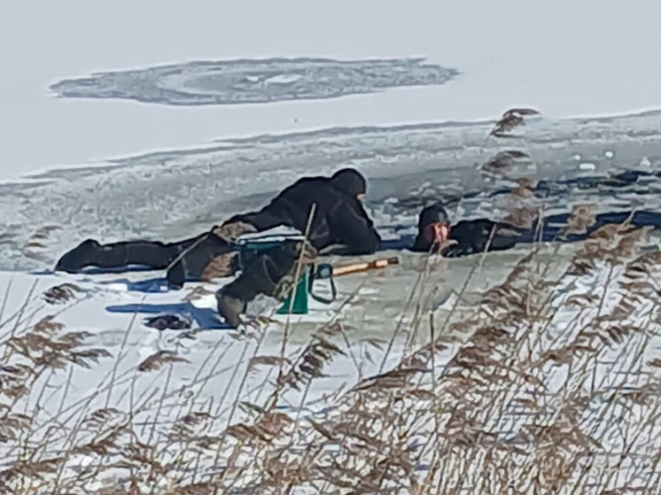 В Демянском округе водолазы обнаружили тело утонувшего рыбака