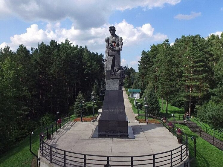 Реставрация памятника "Память шахтерам Кузбасса" пройдет в Кемерове