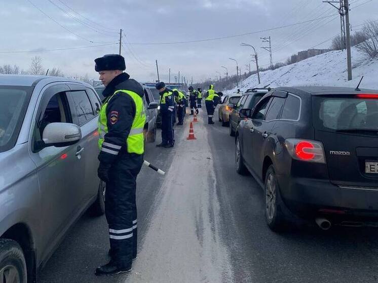 В Мурманске за два месяца 88 автовладельцев получили штраф за тонировку