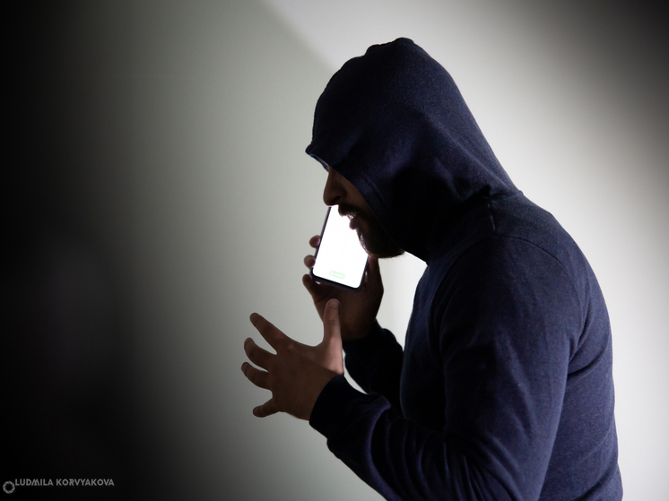 В МВД предупреждают о слове, которое нельзя произносить во время разговоров с мошенниками