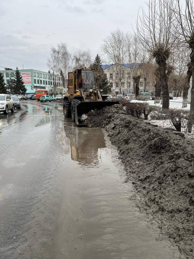 Мэр Омска контролирует ситуацию с паводком в городе