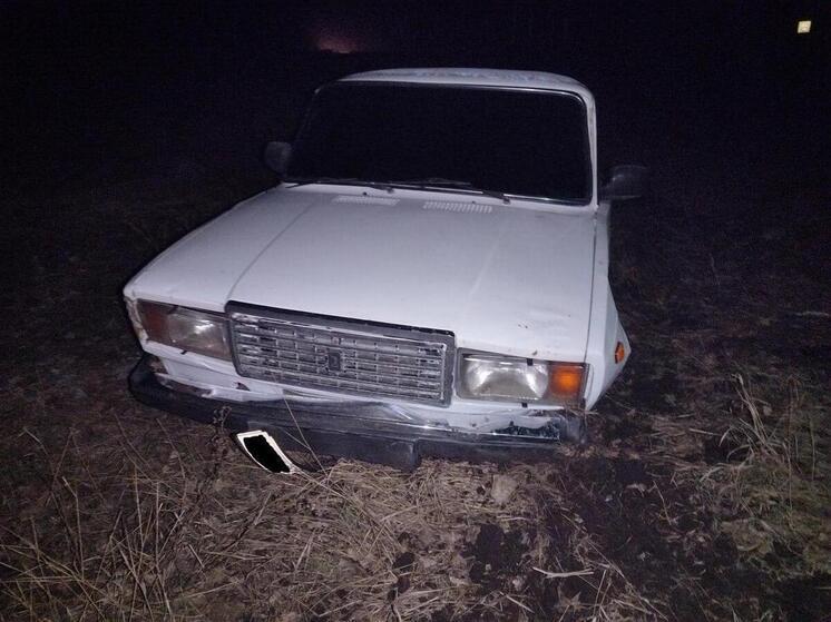 21-летний водитель съехал на «Жигулях» под Воронежем в кювет и попал в больницу