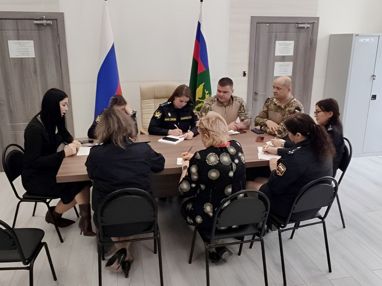 Интеллектуальную викторину провели херсонские приставы по случаю юбилея ФССП
