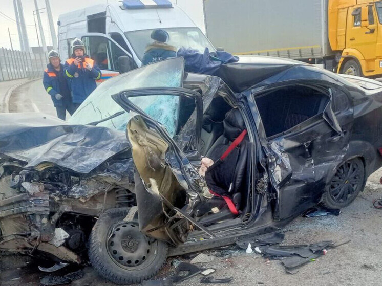 Молодая автоледи столкнулась с автобусом в Череповце