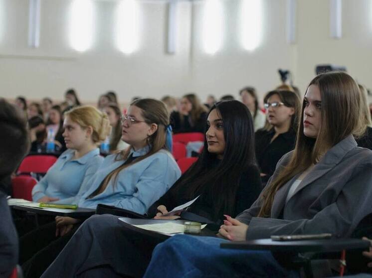 Ленинградских студентов, будущих педагогов, учили строить карьеру