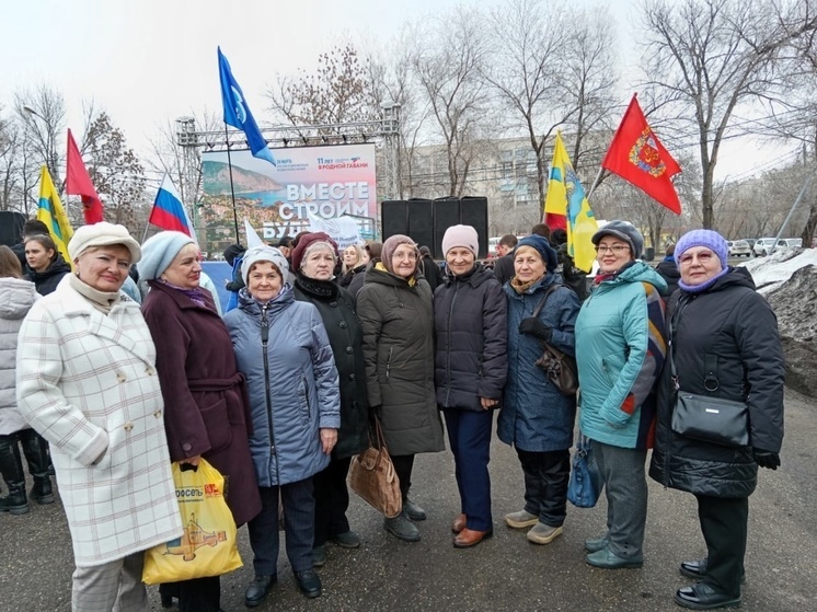 Оренбург отметил годовщину воссоединения Крыма митингом-концертом