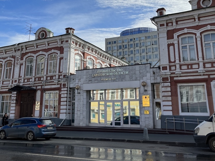 Семь саратовских чиновников потеряли часть зарплат