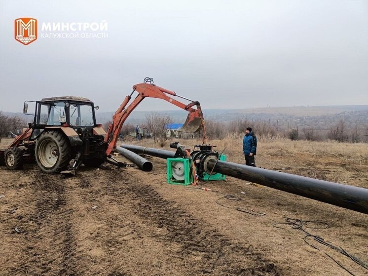 Калужане обновляют канализационный коллектор в Первомайске