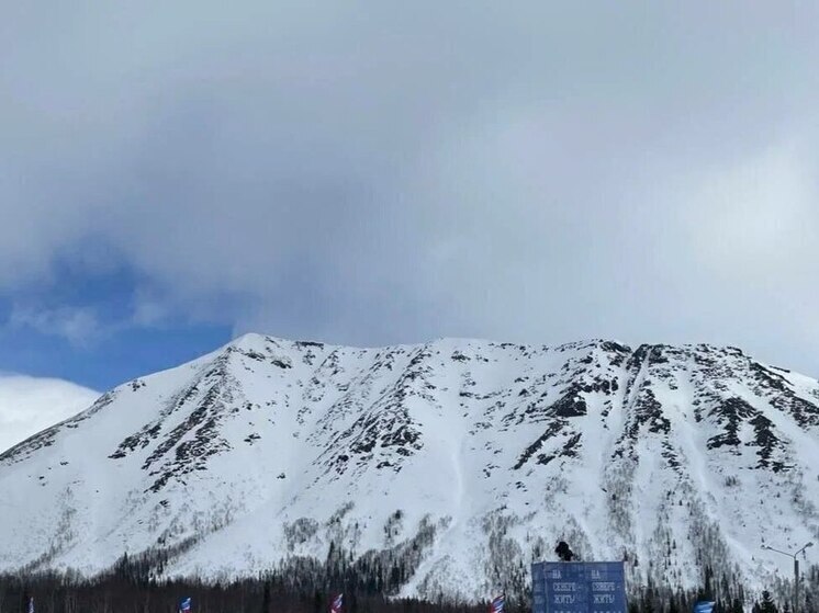 Опасность схода лавин объявили 19 марта около 15:00 в районе горы Юкспорр