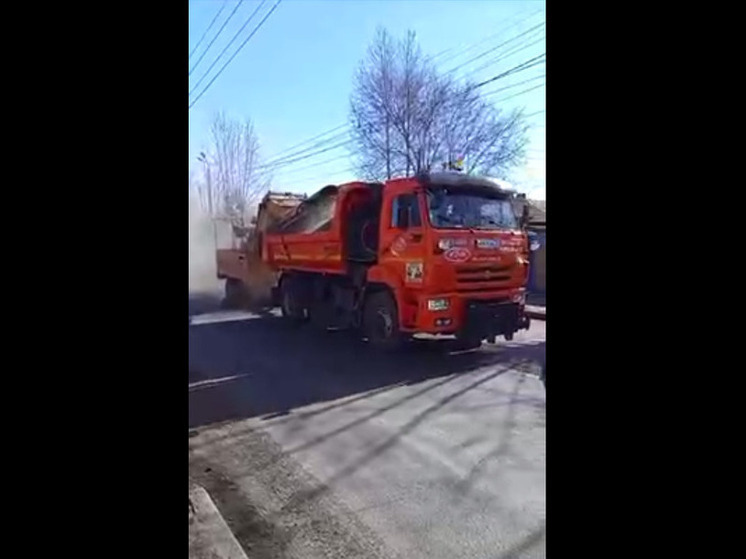 ДМРСУ впервые после зимы убрало дороги Читы машинами со щетками