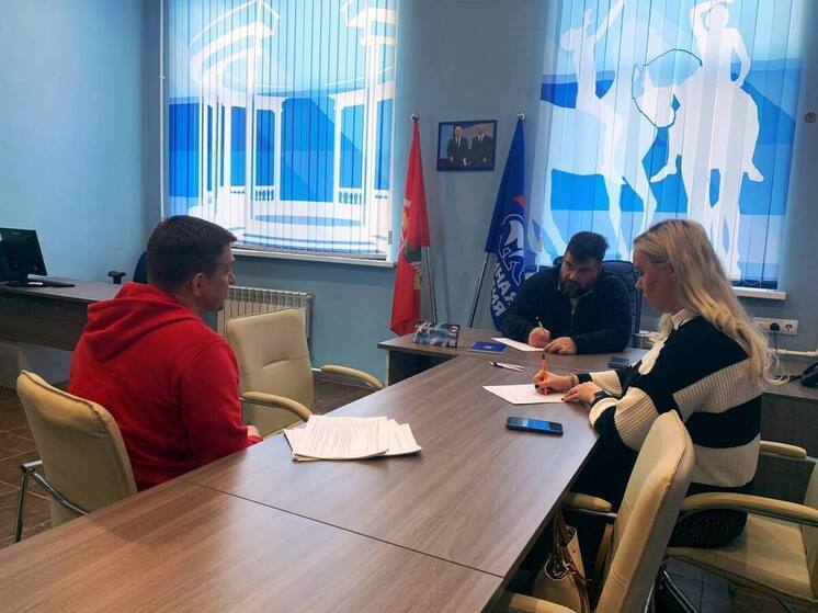 Депутат Тулоблдумы Илья Степанов провел прием жителей Новомосковска