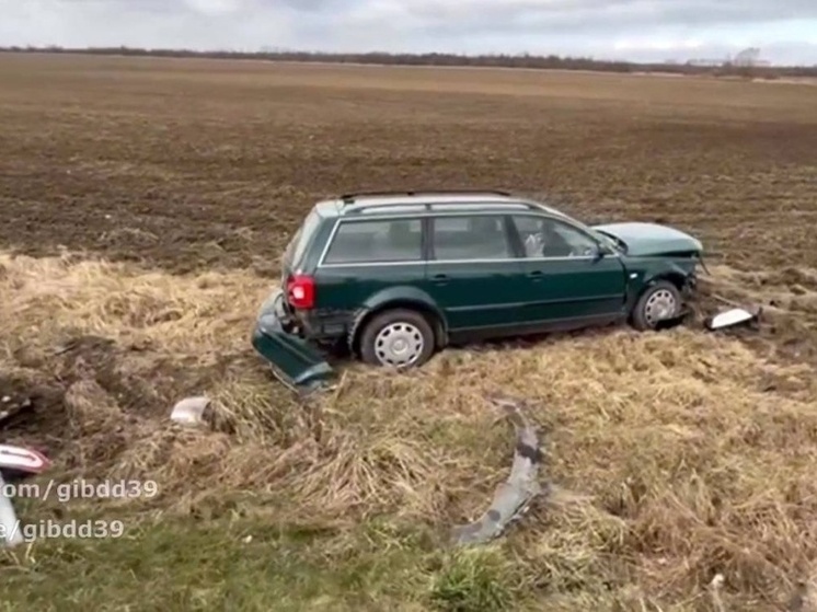 Под Полесском пожилой водитель «Фольксвагена» вылетел с дороги в поле