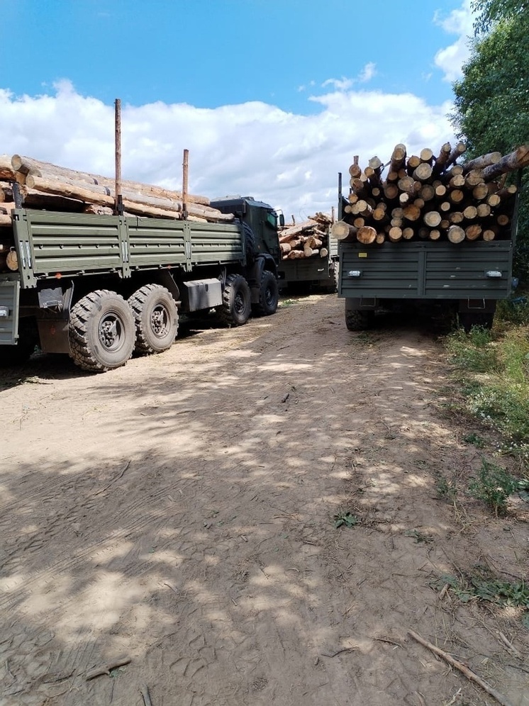 Сотрудники лесхоза из Липецкой области отправили  на СВО партию древесины