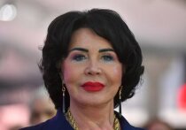 Композитор Владимир Евзеров и поэт Николай Денисов, пришедшие 19 марта в редакцию «МК» поговорить о том, как создаются хиты для российских звезд, начали разговор с поздравления именинников