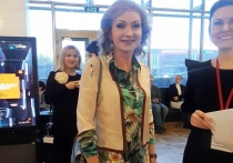 Актриса Ольга Прокофьева появилась в концертном зале в Измайлово на показе танцевально-театральной постановки
