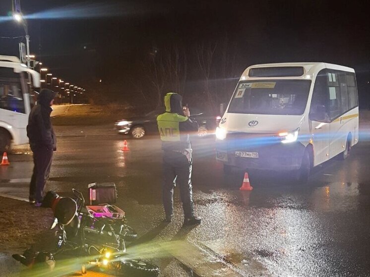 Курьера на электросамокате сбила маршрутка в Балашихе