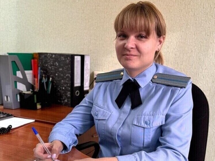 Судебный пристав из Самарской области помогла потушить автомобиль в Отрадном