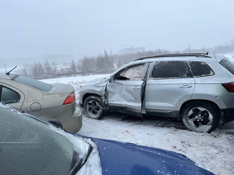 Движение на трассе М-8 и дороге к Яграм восстановлено после аварий из-за непогоды