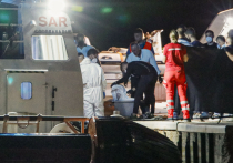 Шесть человек погибли и 40 числятся пропавшими без вести в результате крушения лодки у берегов итальянского острова Лампедуза