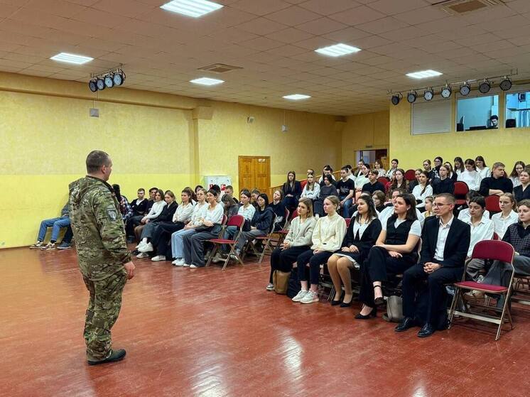 Участник СВО встретился со студентами Губернского колледжа