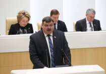 Автомобиль Range Rover, к днищу которого был прикреплен подозрительный сверток, принадлежал депутату Заксобрания Севастополя, экс-сенатору Сергею Колбину