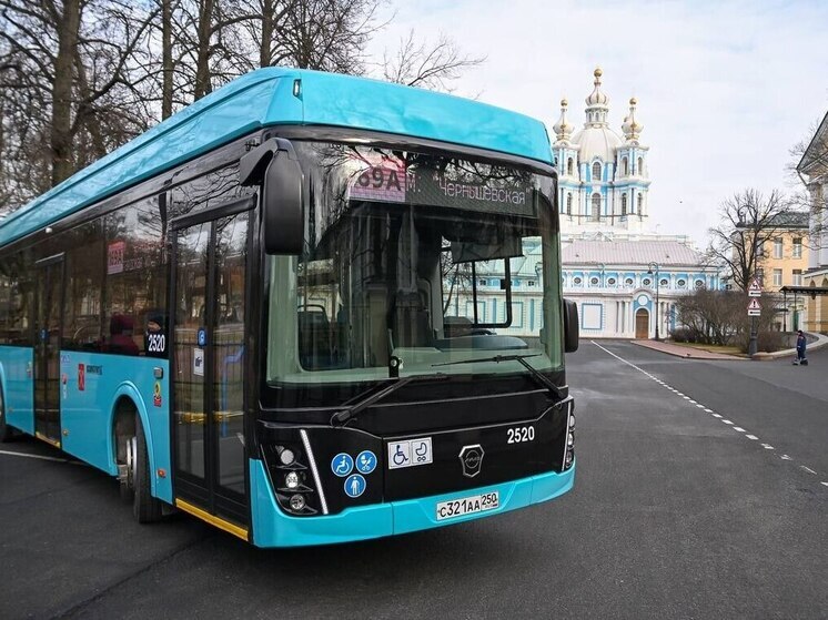 По улицам Петербурга начнет курировать новый бесшумный электробус