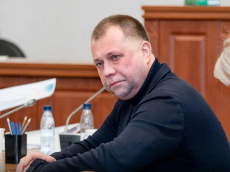 Дрон ВСУ атаковал автомобиль депутата нижней палаты российского парламента Александра Бородая, сообщает в своем телеграм-канале Союз добровольцев Донбасса (СДД)