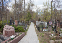 С незаконным захоронением, которое поторопились сделать в чужую могилу дальние родственники владельца кладбищенского участка, разбирались сотрудники Рузской городской прокуратуры