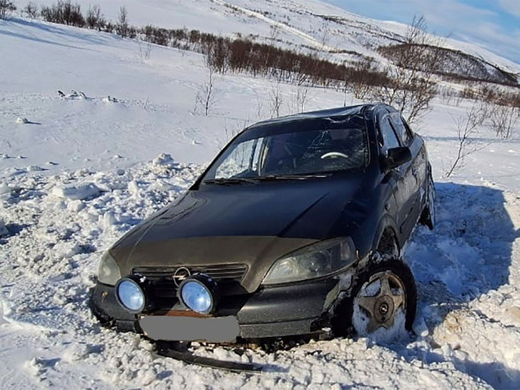 В Печенгском районе произошло ДТП с опрокидыванием автомобиля