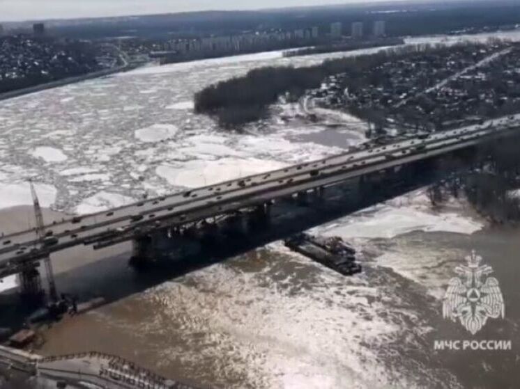 На реке белой в Уфе образовался ледовый затор