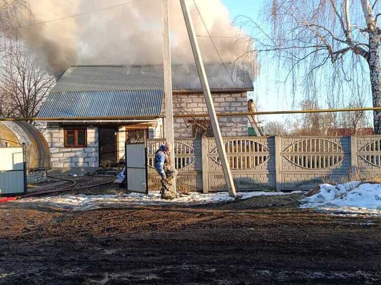 Крупный пожар произошёл в жилом доме в Старожиловском районе