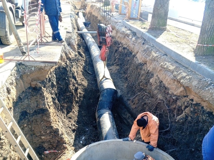 Завершены ремонты водопроводов на набережной Великой и улице Некрасова